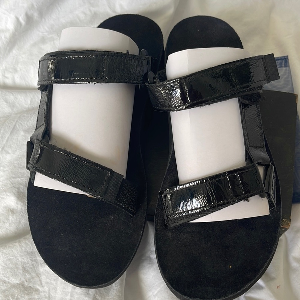 Teva Sandals Very Soft And Confortable - image 1